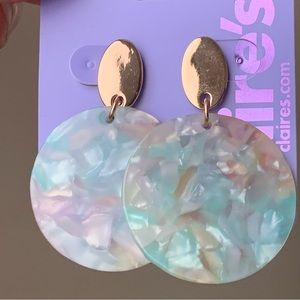 Claire’s Confetti Lucite Dangle Pierced Earrings in Gold Tone Metal